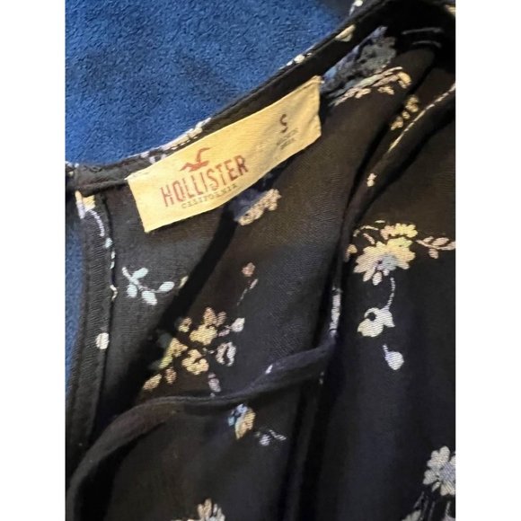 Hollister- Stylish Romper-size Small - Picture 5 of 5